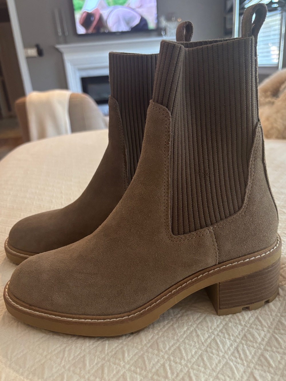 Steve Madden Suede Chelsea Ankle Boots Brand New